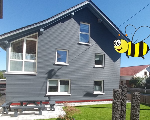 Außenansicht mit Garten